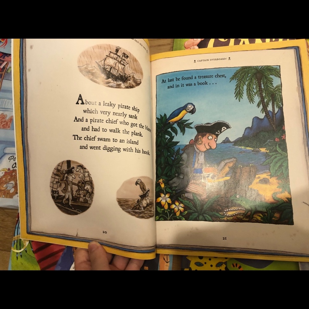 Childrens book set - Picture 5 of 7